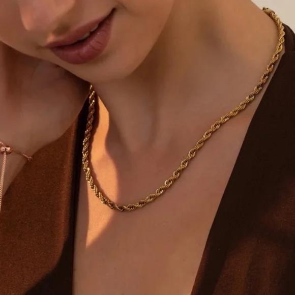 NEW TWISTED 18K GOLD CHAIN NECKLACE, NICE NECKLACE, CUTE NECKLACE - Picture 2 of 5